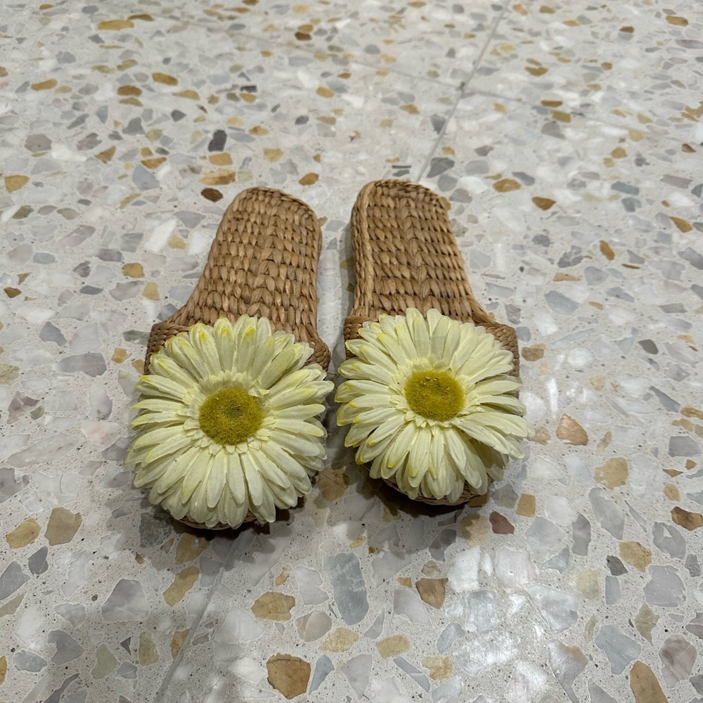 Rattan Flip Flops Summer Ready…. So cute hanging pool side in these slides.